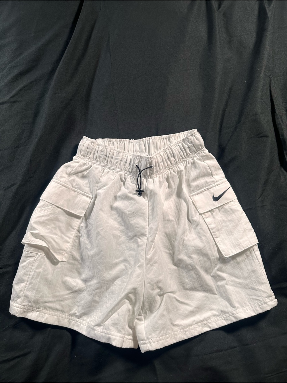 Women's Nike DM6247 100  Fit High Rise Windbreaker Cargo Shorts White XSmall